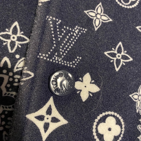 LV bomber style jacket was a gift don’t fit me - Picture 3 of 4